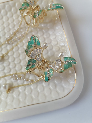 مینی کلیپس پروانه سبز