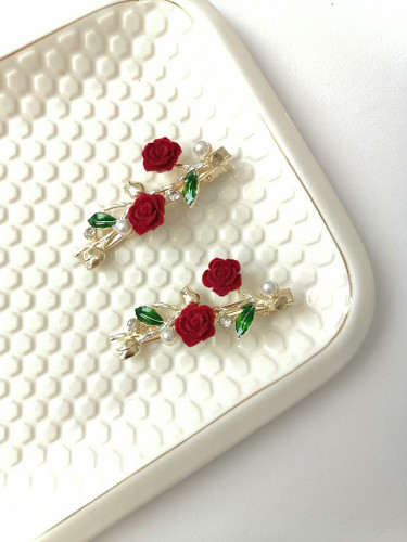 گیره انبری شاخه رز مخمل